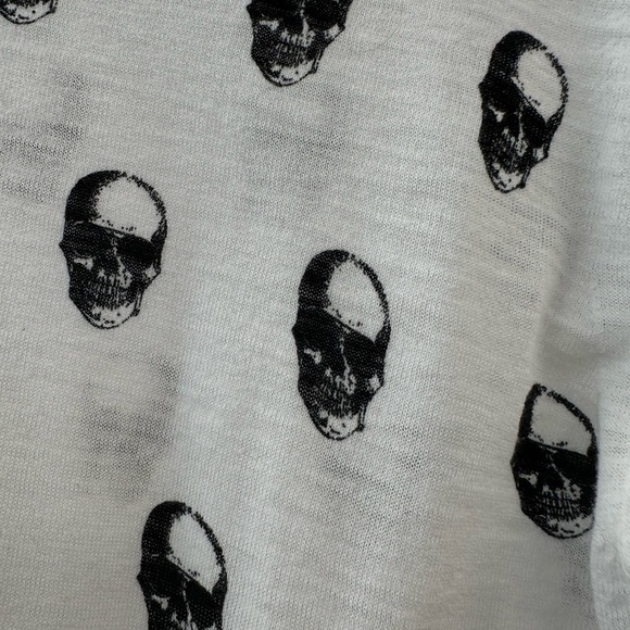 🖤 Skull Cashmere White Skull Print Tee - Size M - Picture 6 of 7